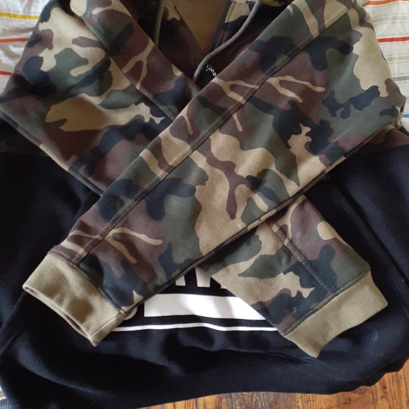 Savage hoodie from track 23 - Picture 3 of 3